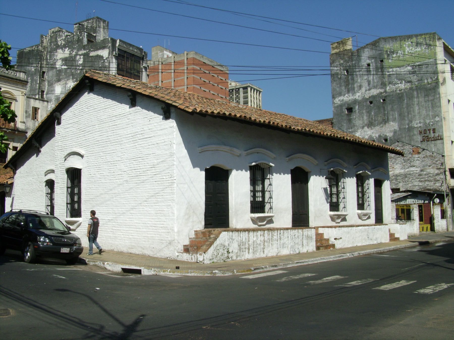 Fachada colonial de la Casa de la Independencia, en Asunción, donde los conspiradores se reunieron antes de la noche del 15 de mayo de 1811
