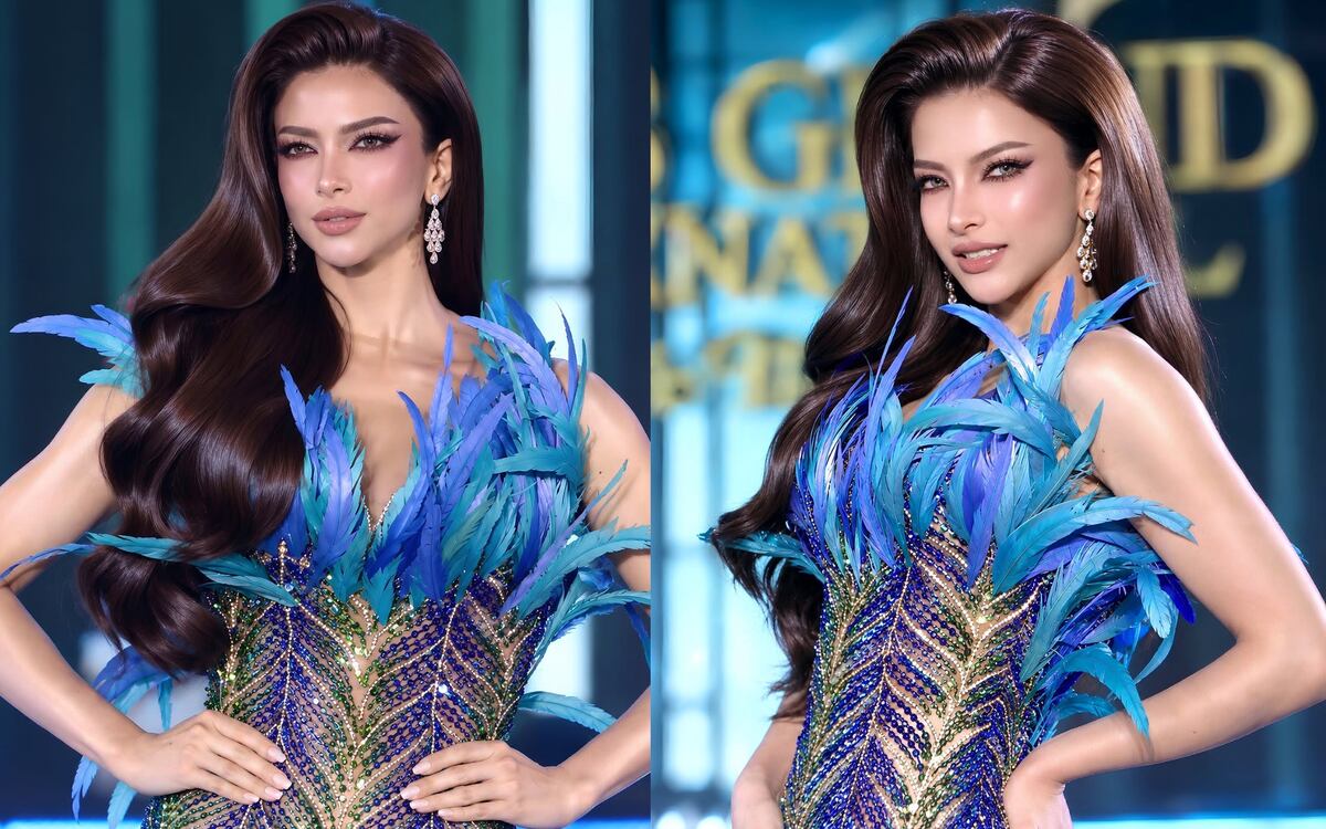 Dos fotos lado a lado de Micaela Viveros en el escenario del Miss Grand International, con el pelo largo y un vestido de plumas azules con pedrería azul y verde, manos en la cintura